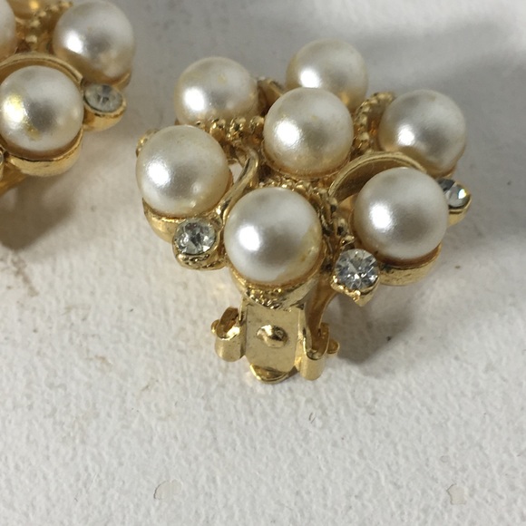 Vintage Lisner Faux Pearl Rhinestone Earrings - Picture 4 of 8